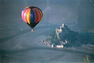 ammirare Mont Saint Michel dallâ'alto di una Mongolfiera